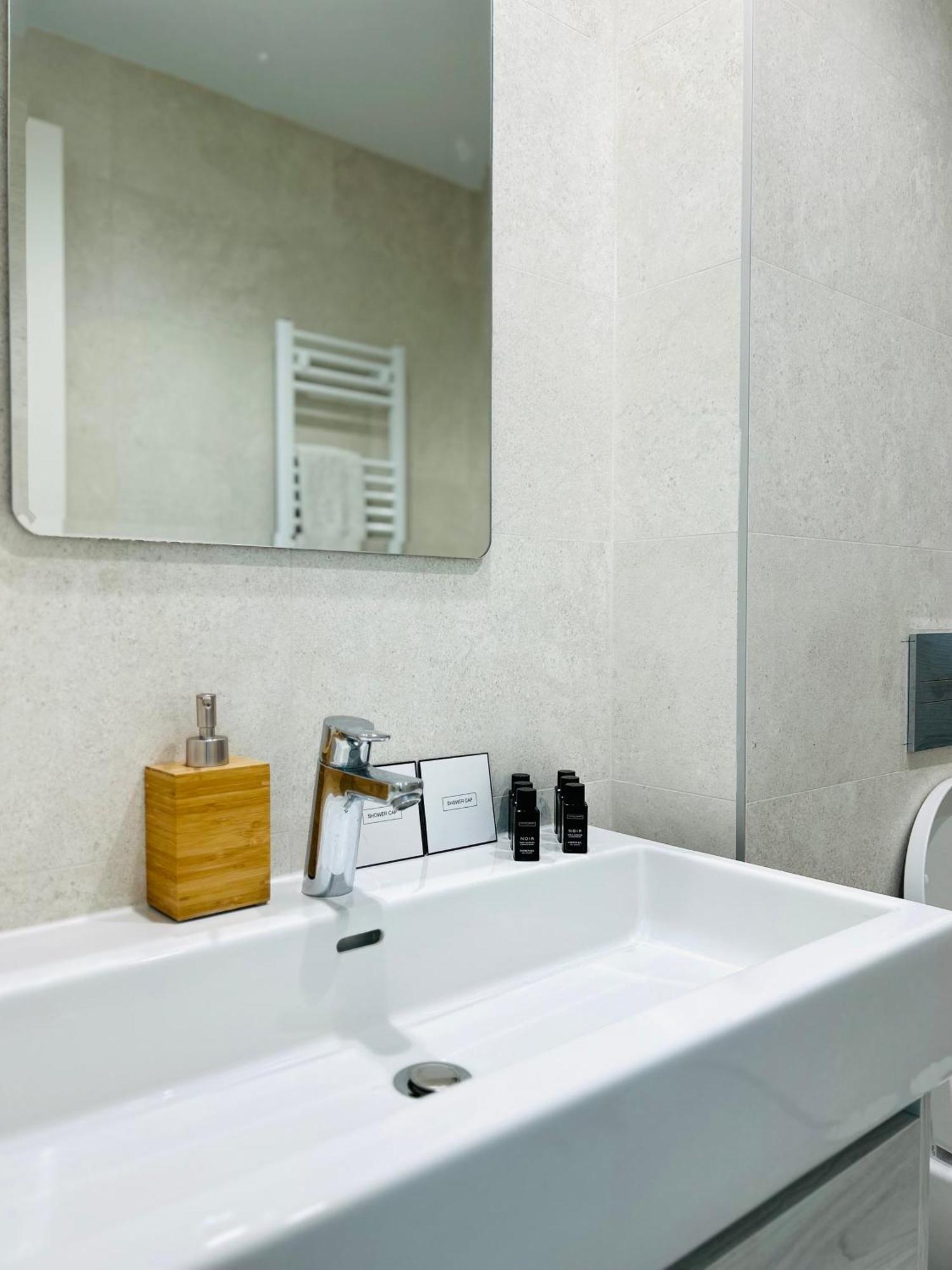 Luxury Waterfront View - BW Apartment River View Belgrado Buitenkant foto