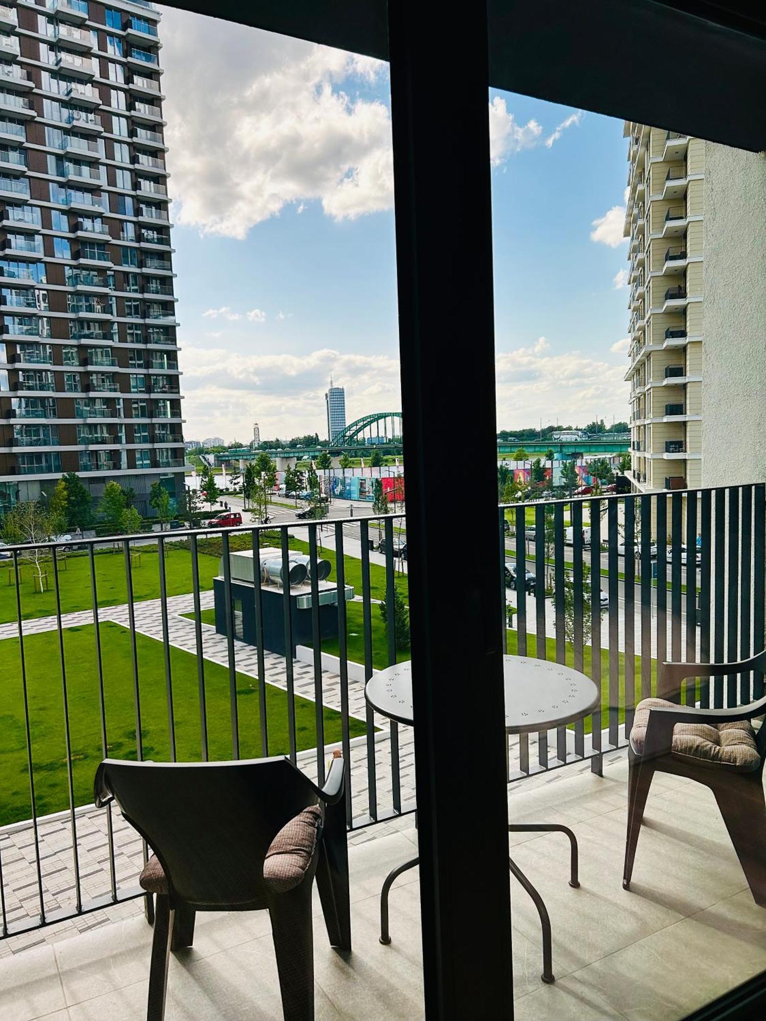 Luxury Waterfront View - BW Apartment River View Belgrado Buitenkant foto